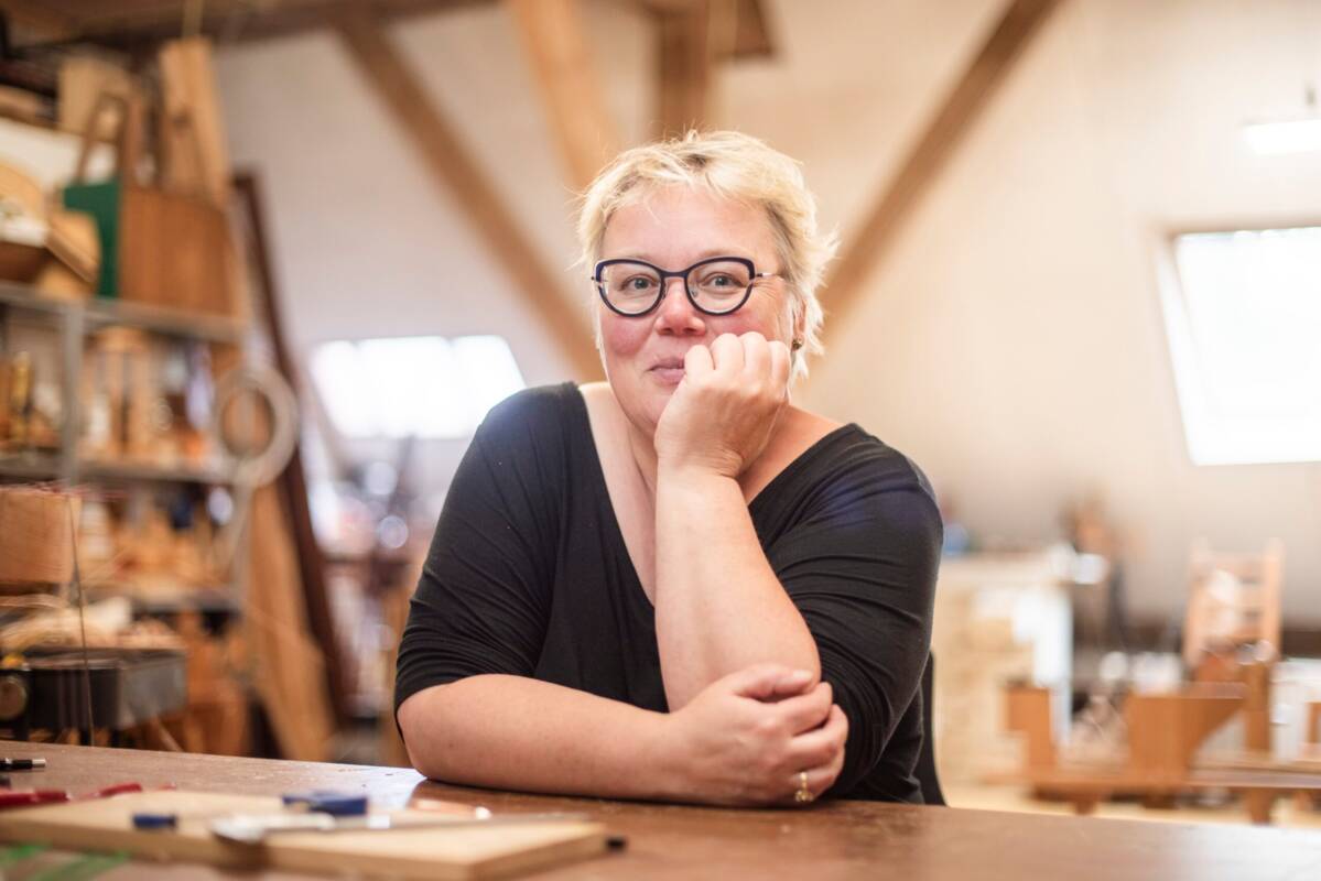 Esme Hofman im Portraet_Foto-Femke-de-Hollander-scaled